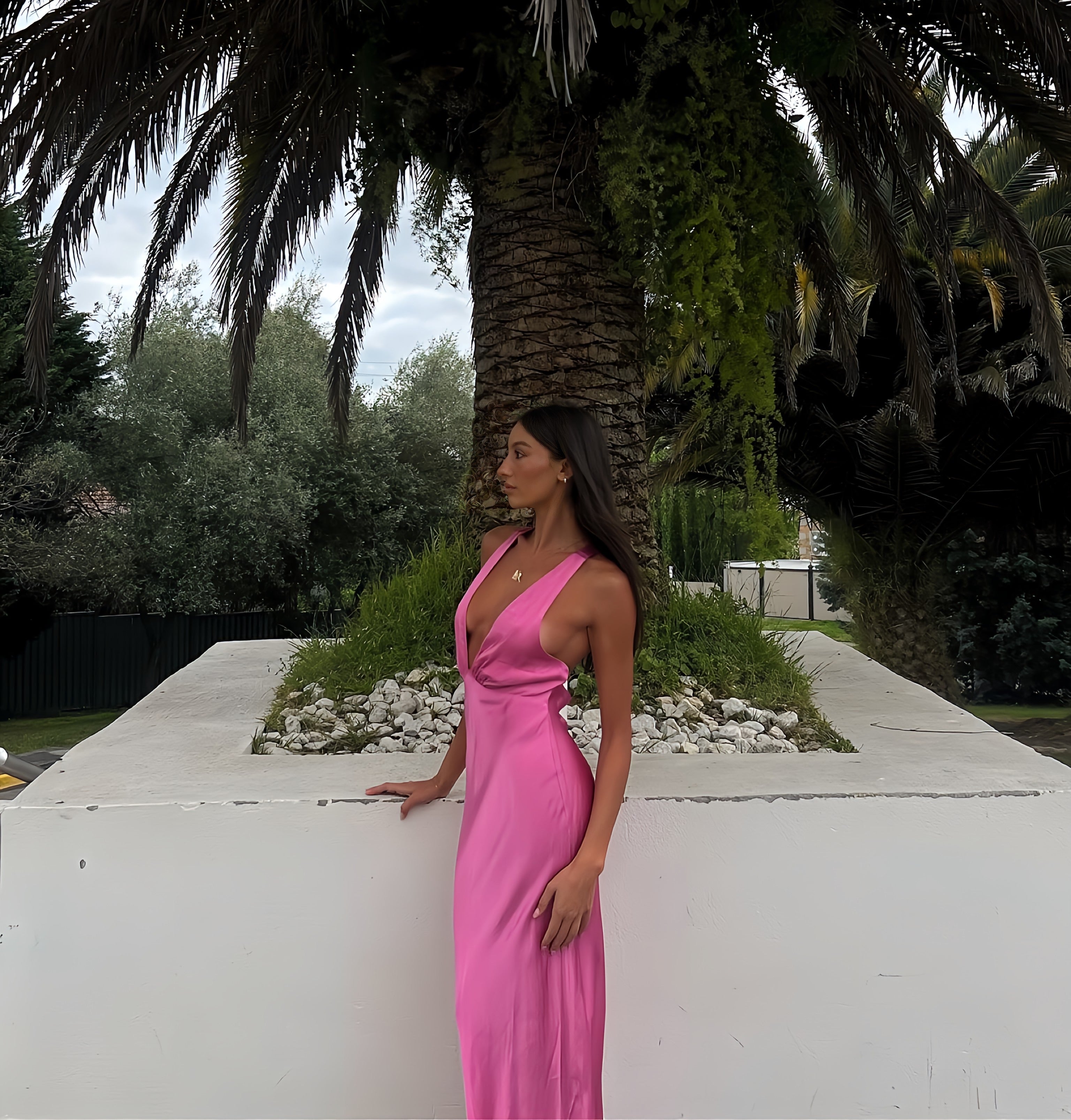 Robe de soirée Weitese en satin scintillant, dos nu, plissée, décolleté en V profond, sans manches